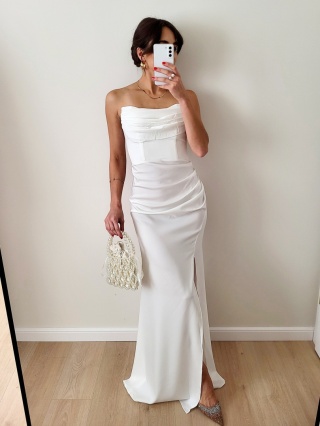 Marie gorsetowa suknia ślubna o prostym kroju z delikatnym rozcięciem