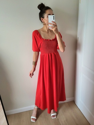 Czerwona sukienka z marszczoną górą