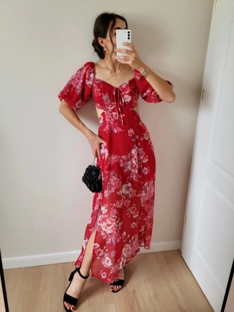 Czerwona szyfonowa sukienka w kwiaty