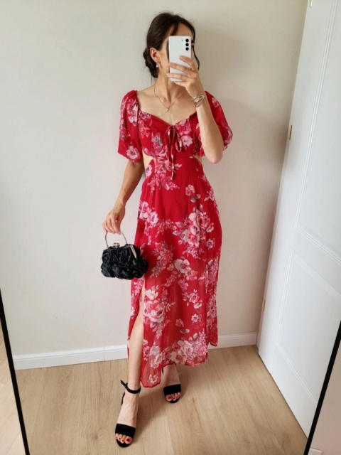 Czerwona szyfonowa sukienka w kwiaty