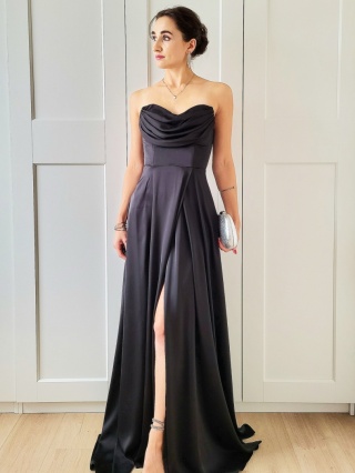 Satini czarna długa sukienka z gorsetem rozkloszowana