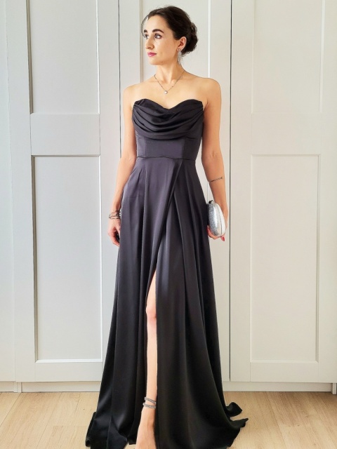 Satini czarna długa sukienka z gorsetem rozkloszowana