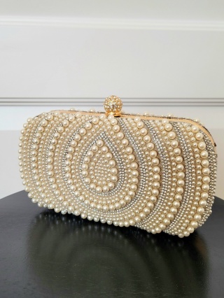 Torebka kopertówka zdobiona perełkami Bright Glow